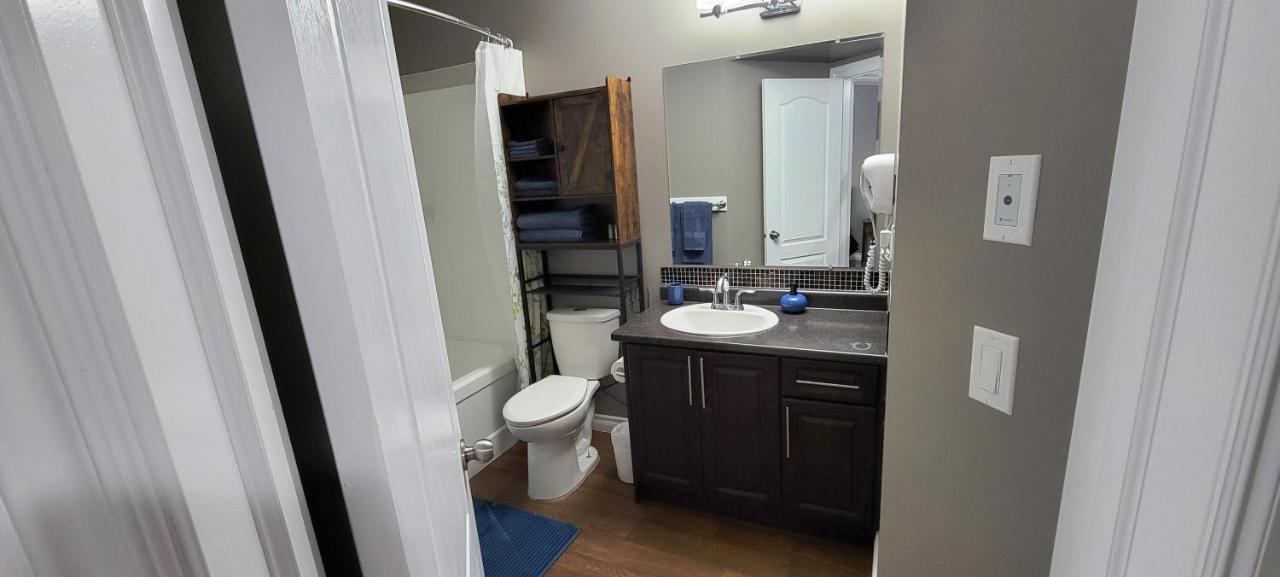 Blue Wave 2 Bedroom Suite Saskatoon Ngoại thất bức ảnh