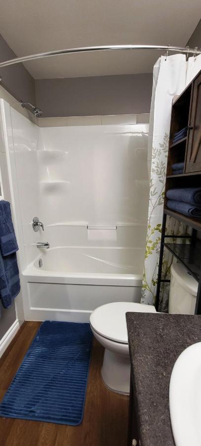 Blue Wave 2 Bedroom Suite Saskatoon Ngoại thất bức ảnh